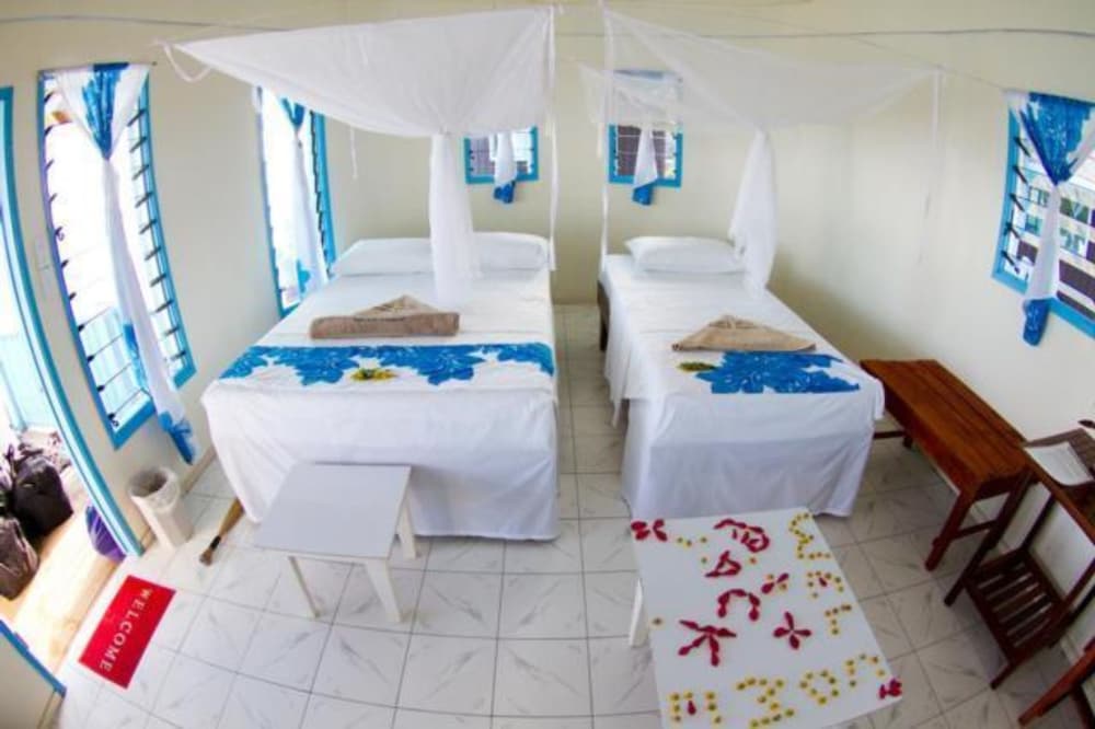 Family Beachfront Oceanview Fale photo 2