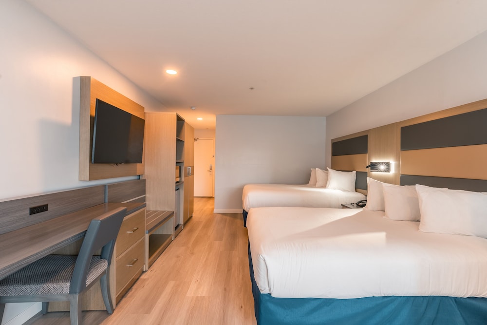Deluxe Room, 2 Queen Beds, Accessible - Photo 3