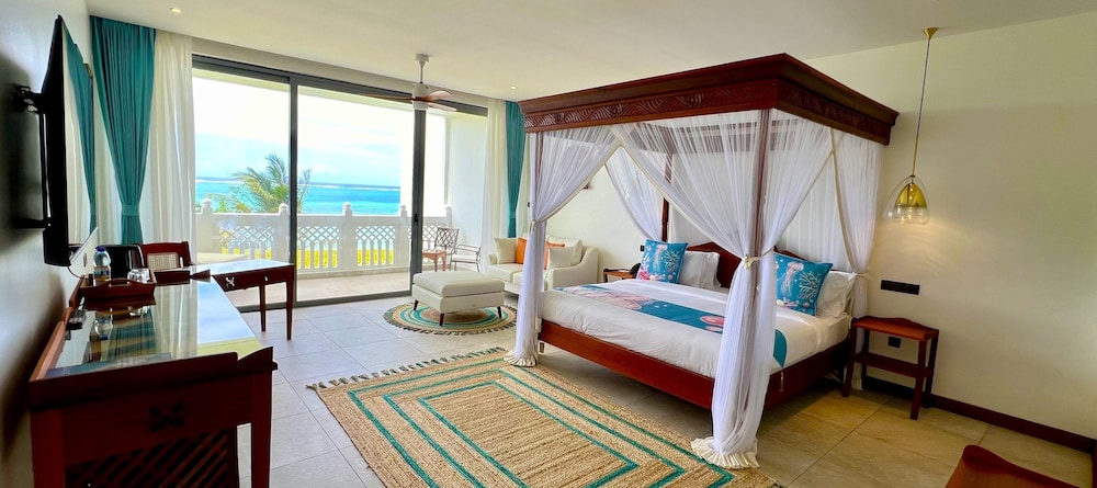 Ocean Palace Suite photo 3