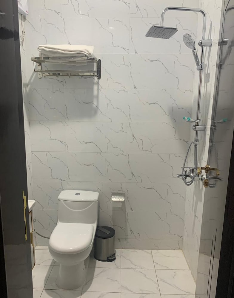 Suite and room and living room photo 2