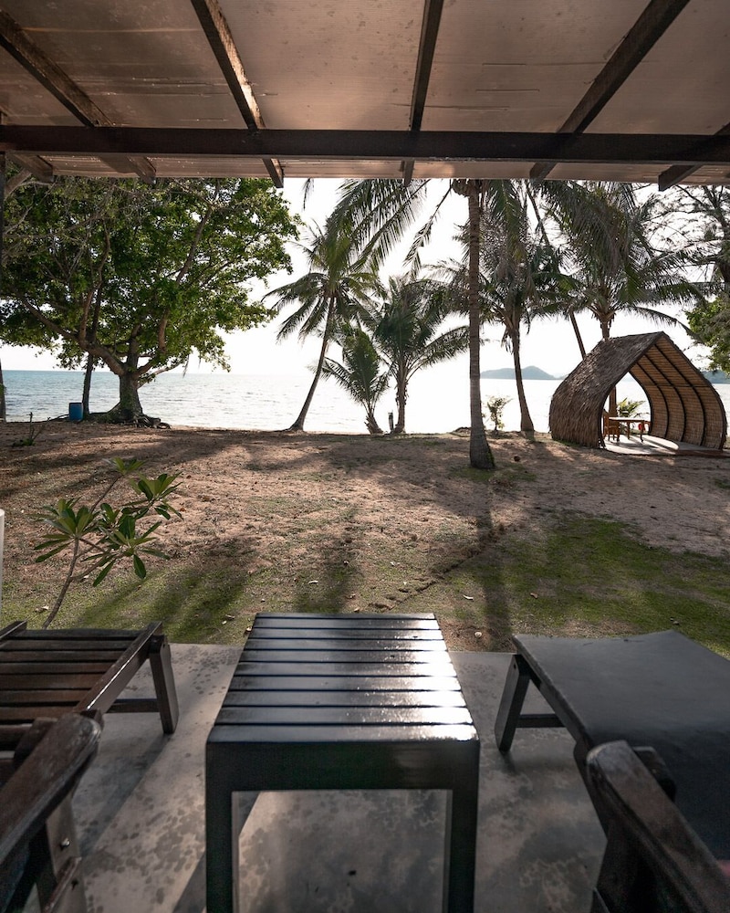 Sunset Twin Bungalow photo 2
