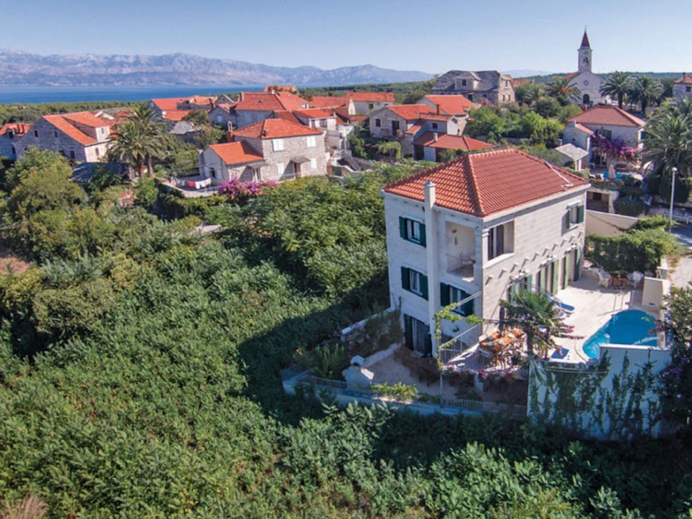 Villa photo 1