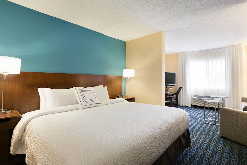 Executive Suite, 1 King Bed (Mobility/Hearing Accessible, Tub) photo 3