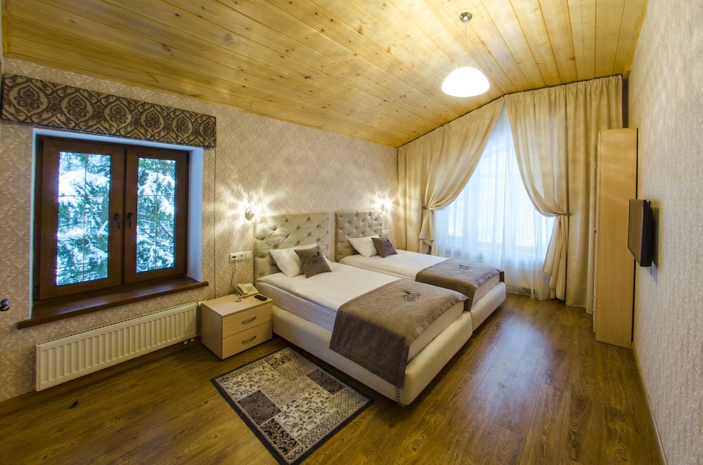 Grand House, 2 Bedrooms photo 3