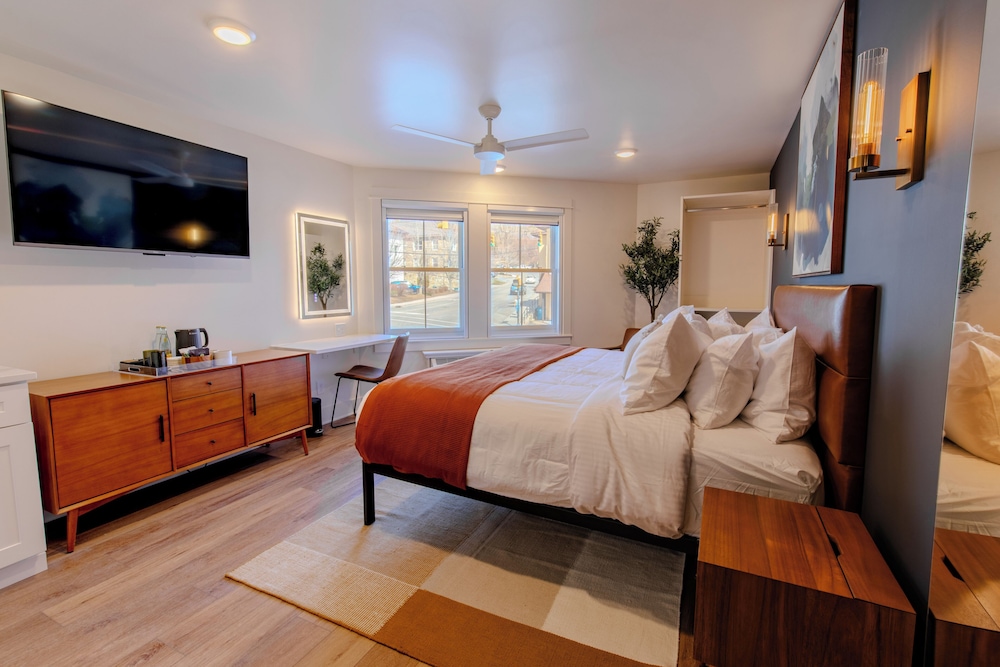 Premier Room, City View, Corner