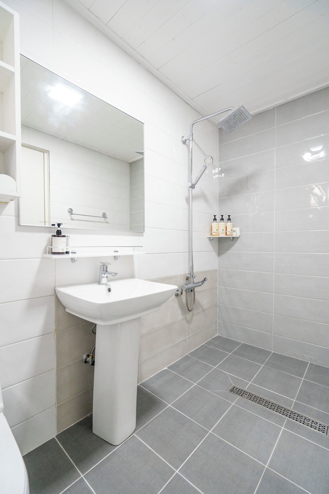 Fifth Room photo 3