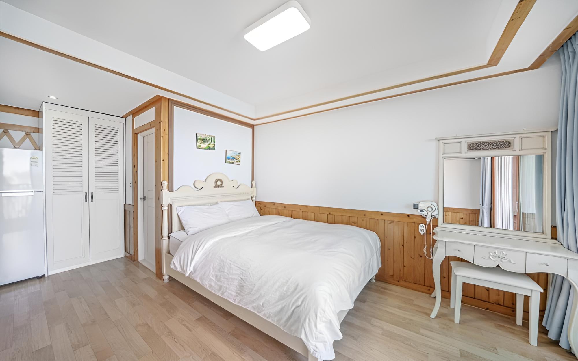 Room (Haedong 302 (ocean view)) - Photo 7