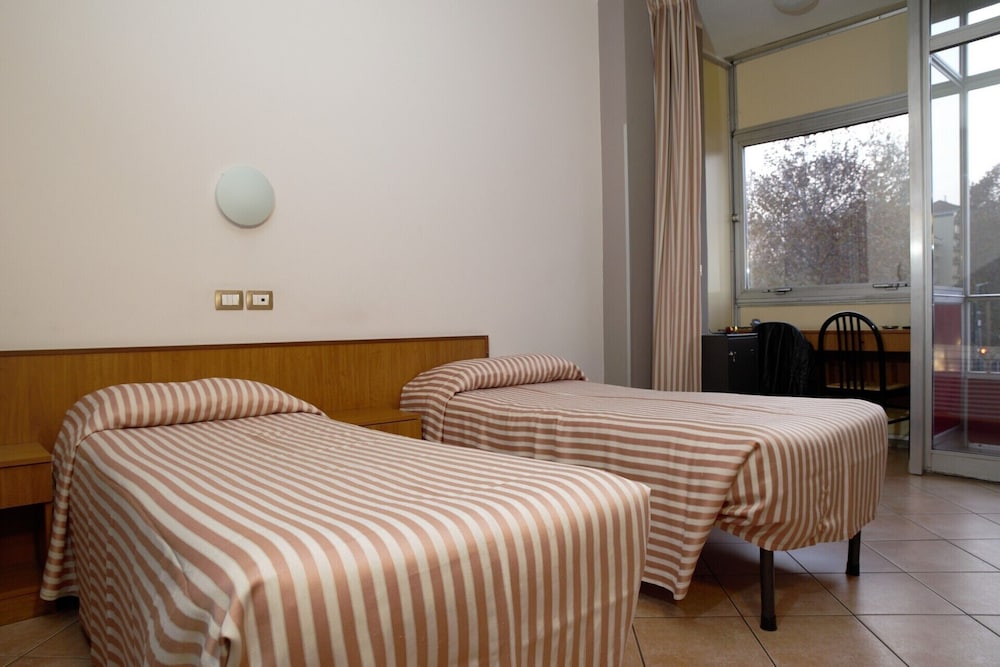 Economy Double Room Single Use photo 3