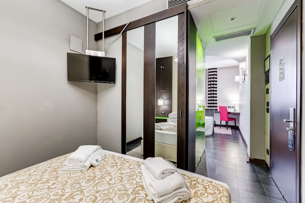 Standard Triple Room, 1 Queen Bed