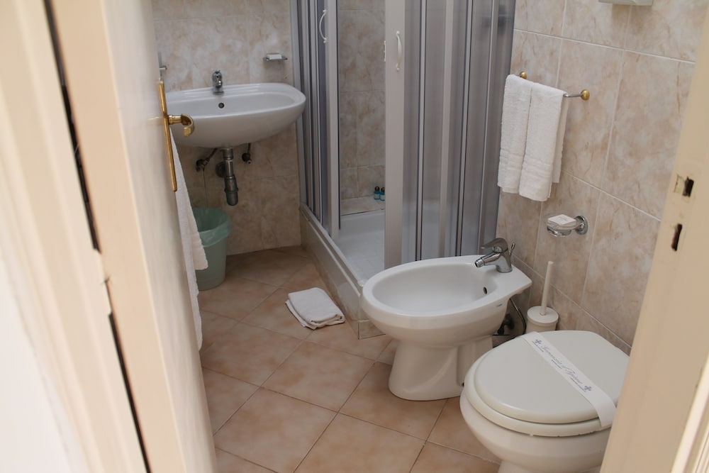 Standard Quadruple Room photo 3