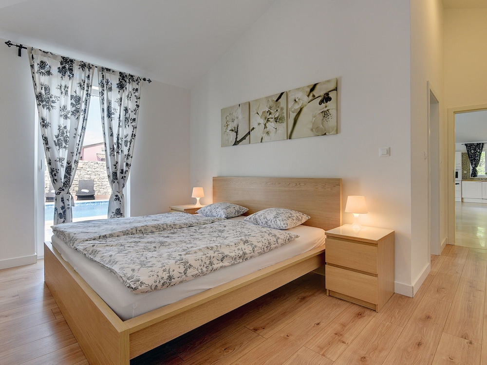 Villa photo 3