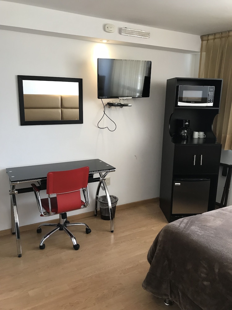 Standard Room, 1 Queen Bed, Refrigerator & Microwave photo 1