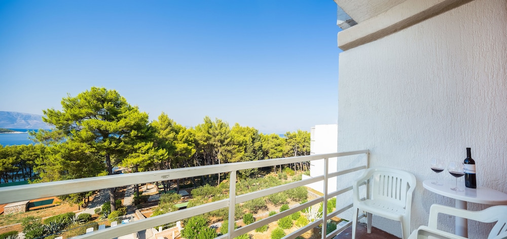 Family Room With Sea View And Balcony 2+1 photo 2