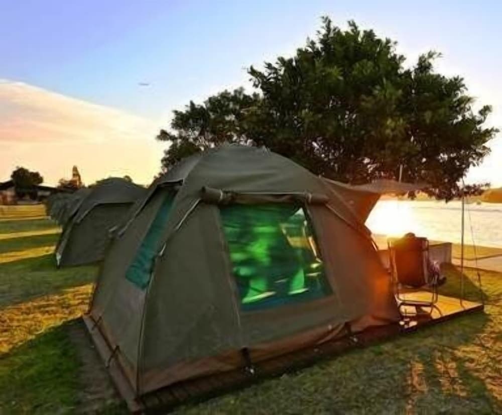 Deluxe Waterfront 2 bedroom  Camping Package (all linen, quilts, towels and bedding provided for 4)