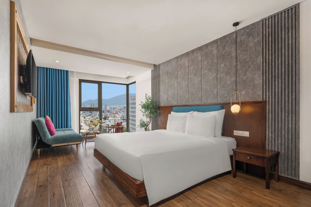 Executive Double Room, 1 King Bed with Sofa bed, Partial Sea View