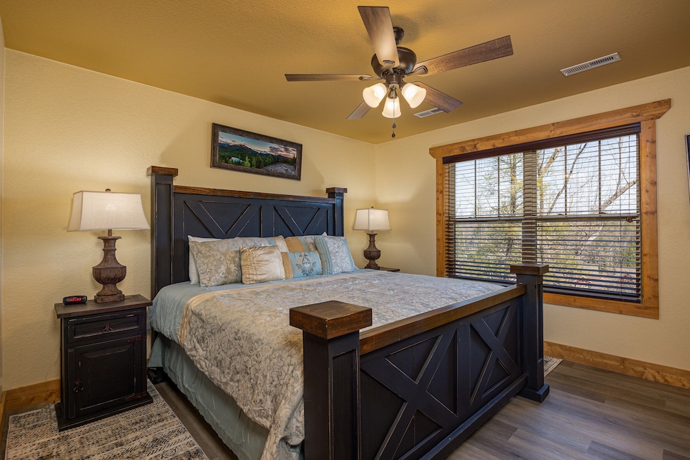 House, Multiple Beds, Hot Tub