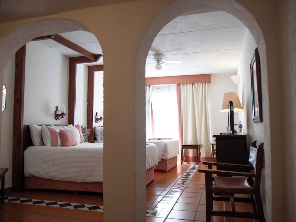 Room (Dog Friendly) - Photo 2