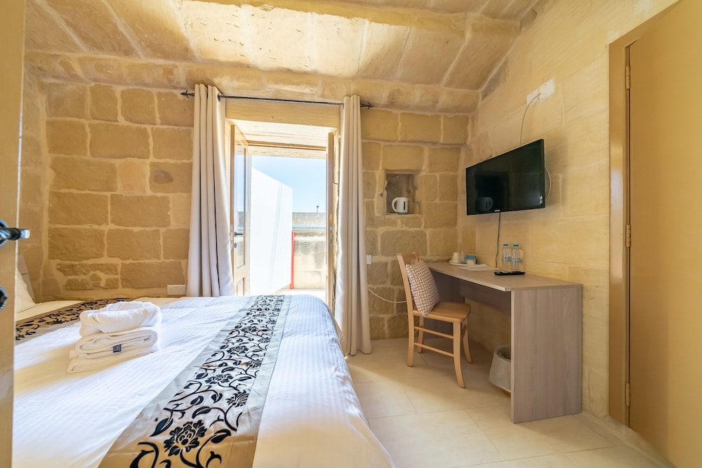 Economy Double Room, Terrace photo 3