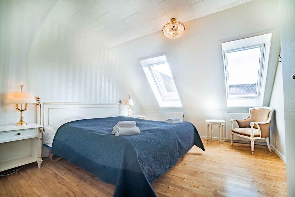Double or Twin Room, Private Bathroom