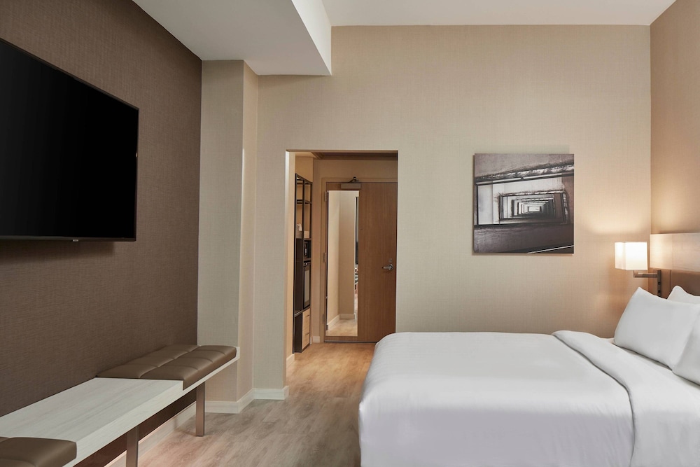 Standard Room, 1 King Bed with Sofa bed - Photo 1