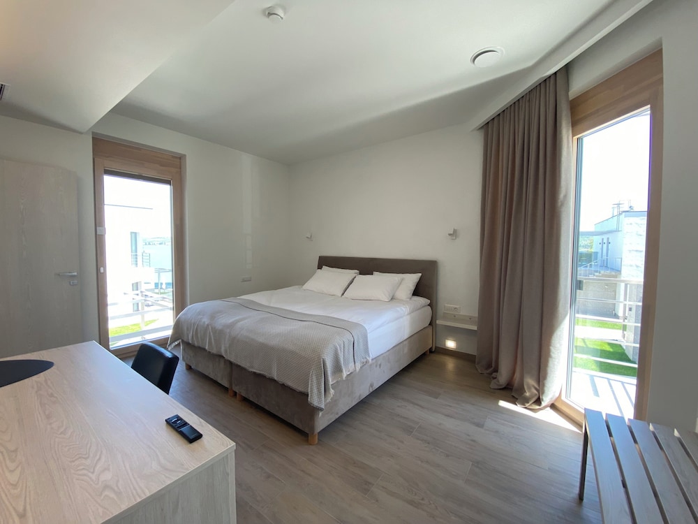 Deluxe Suite, Lake View photo 3