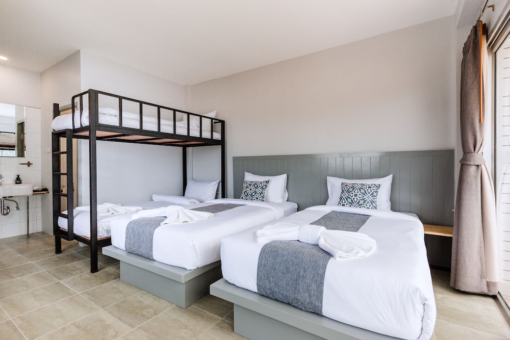 Deluxe Quadruple Room, Mountain View photo 3