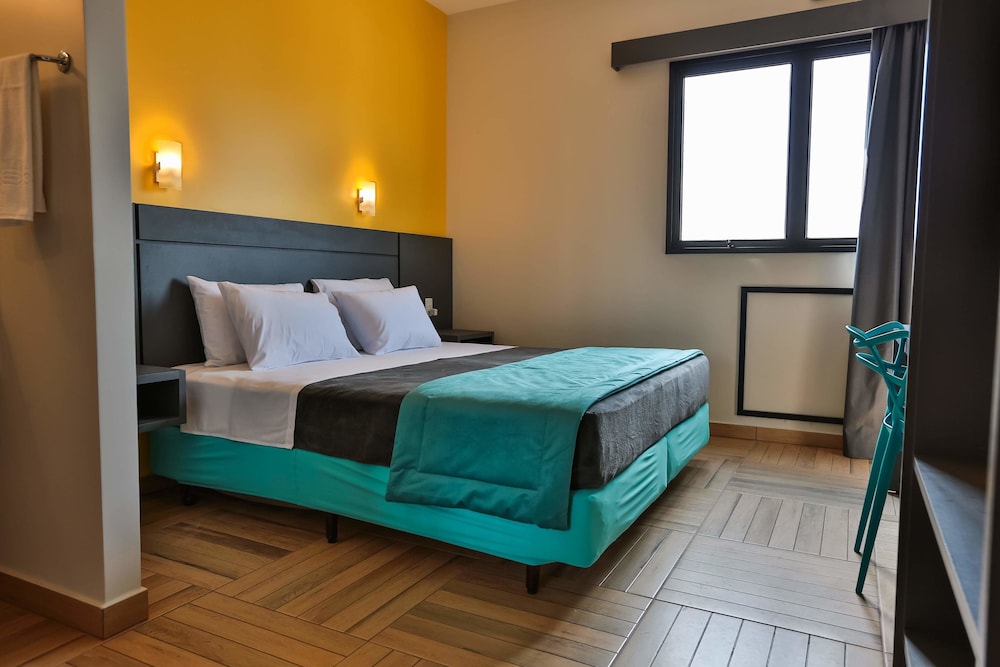 Standard Room, 1 Queen Bed photo 3