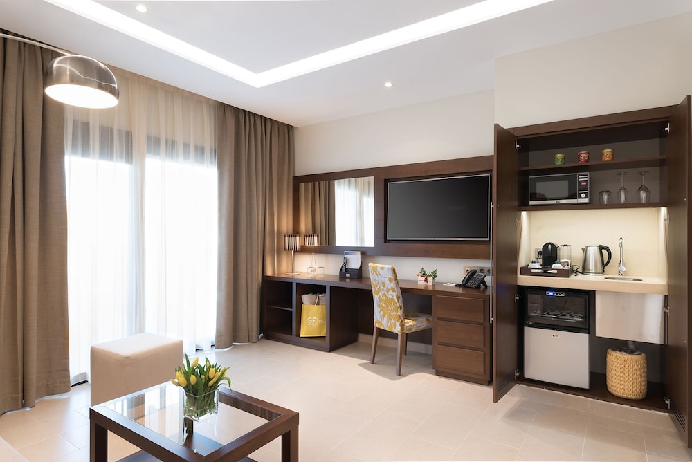 Premium Suite (3 adults and 1 child)
