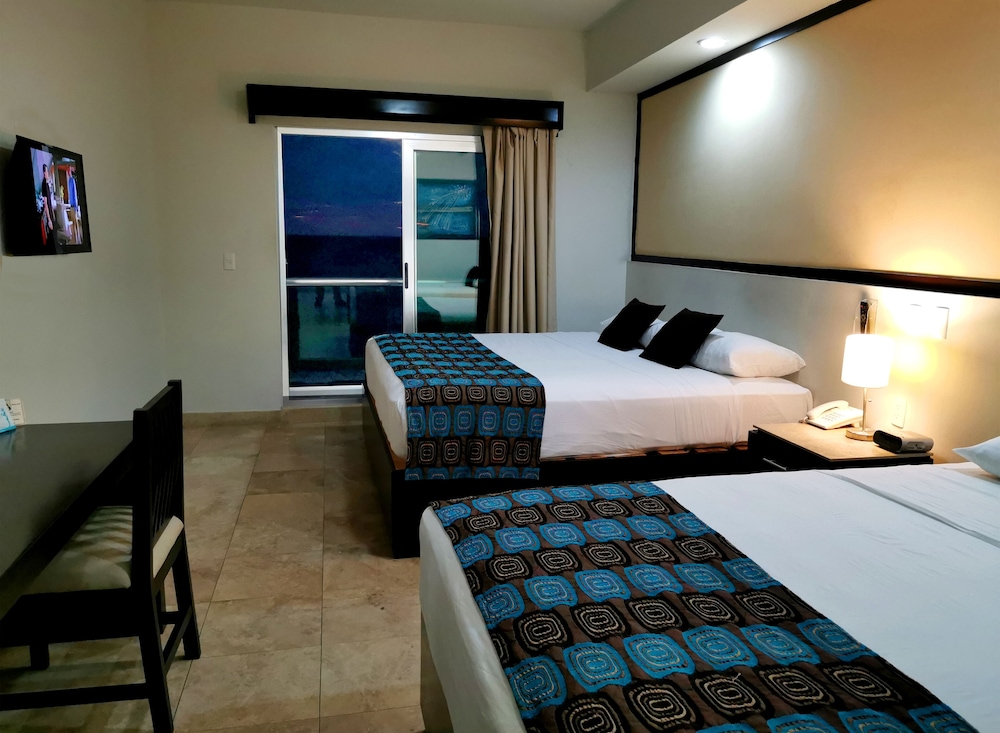 Room, 2 Double Beds, Ocean View - Photo 7