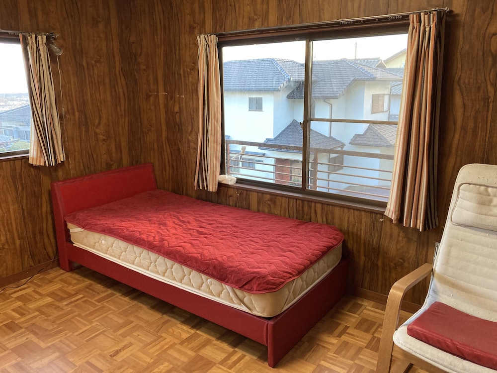 Economy Twin Room, Non Smoking, Hill View (Room C) photo 1