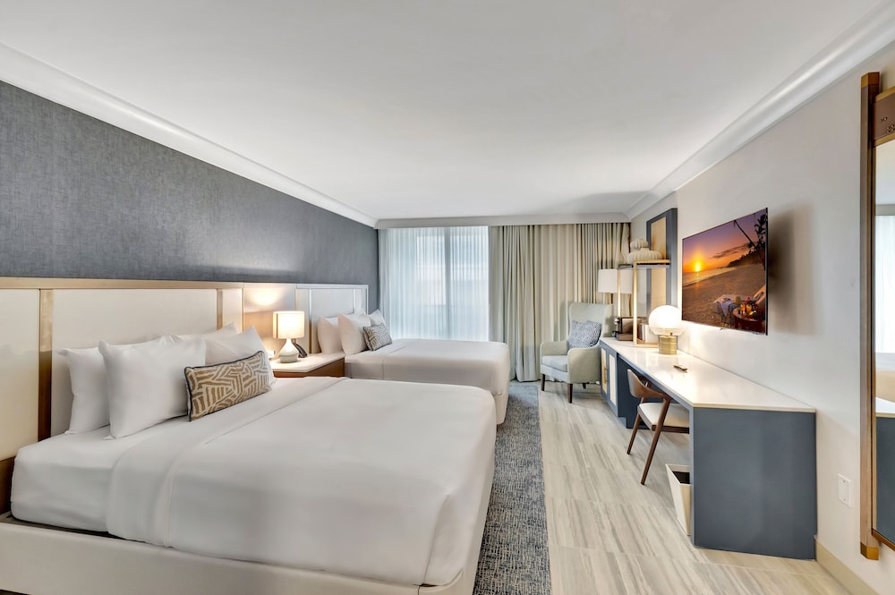 Standard Room, 2 Queen Beds, Garden View (Queen Balcony Garden View Accessible) - Photo 1