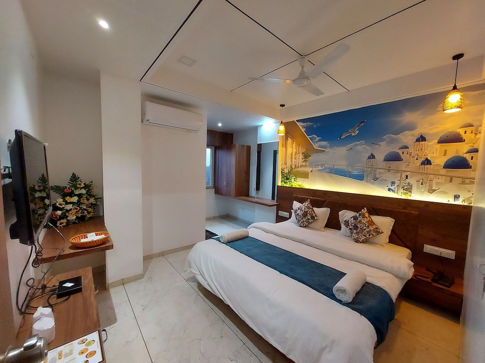 Deluxe Room - Photo 5