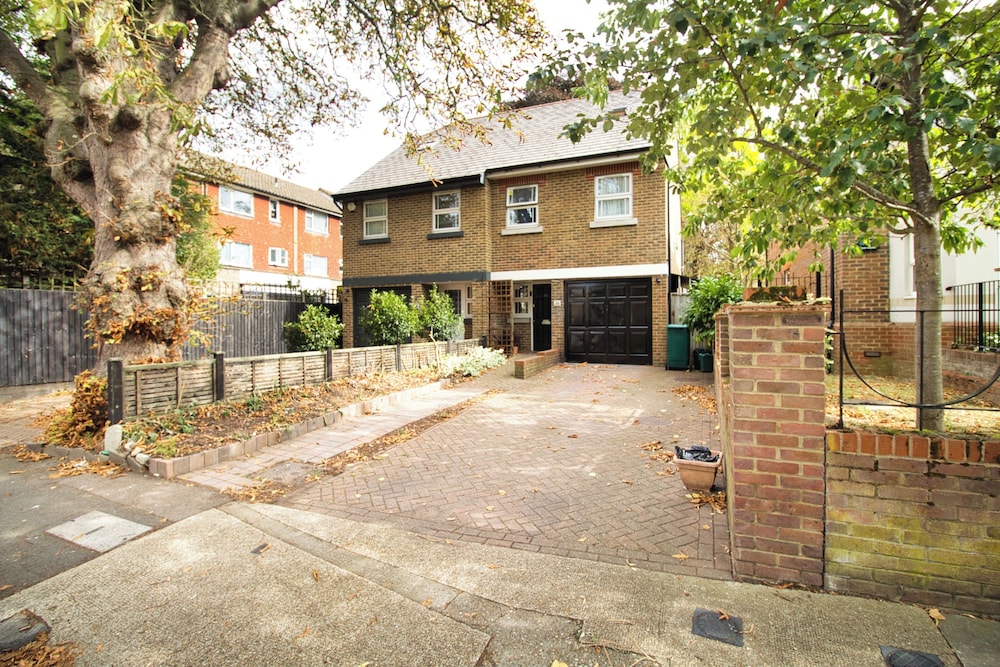 House, 3 Bedrooms, Patio, Garden View