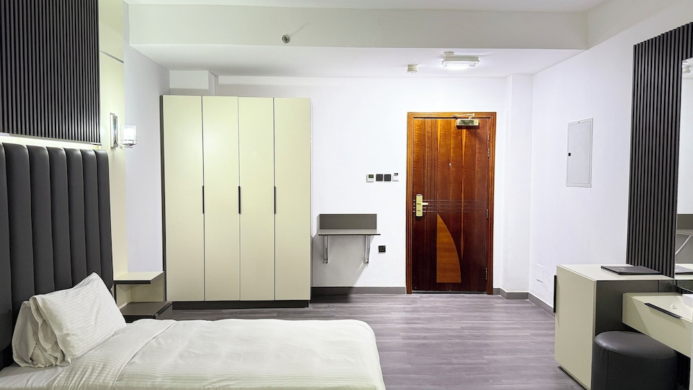 Standard Room, 1 King Bed, Jetted Tub photo 1