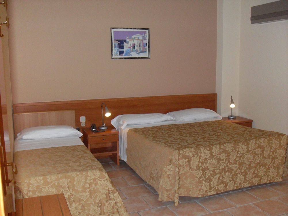 Standard Triple Room photo 3