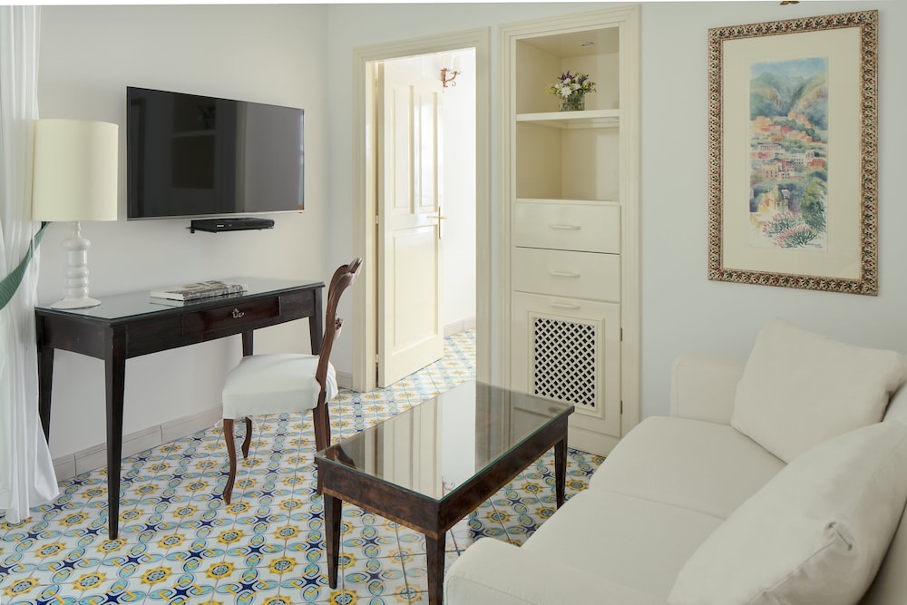 Executive Room (Partial View) - Photo 6
