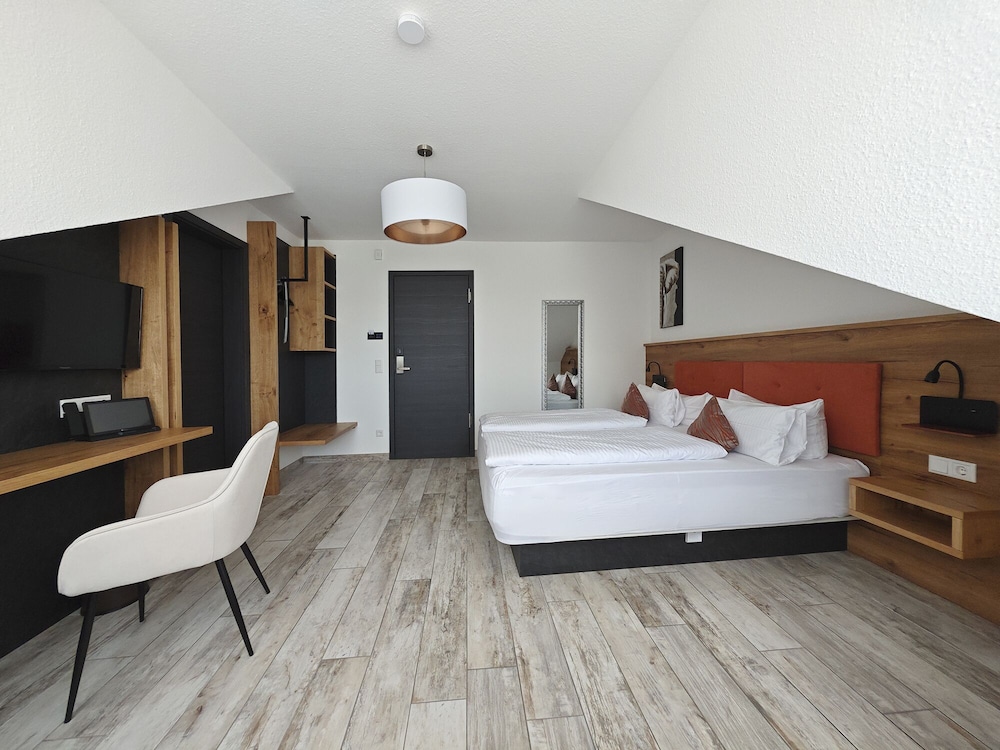 Double Room, Ensuite, Lake View - Photo 3