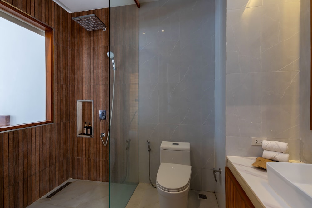 Superior Seaview - Photo 2