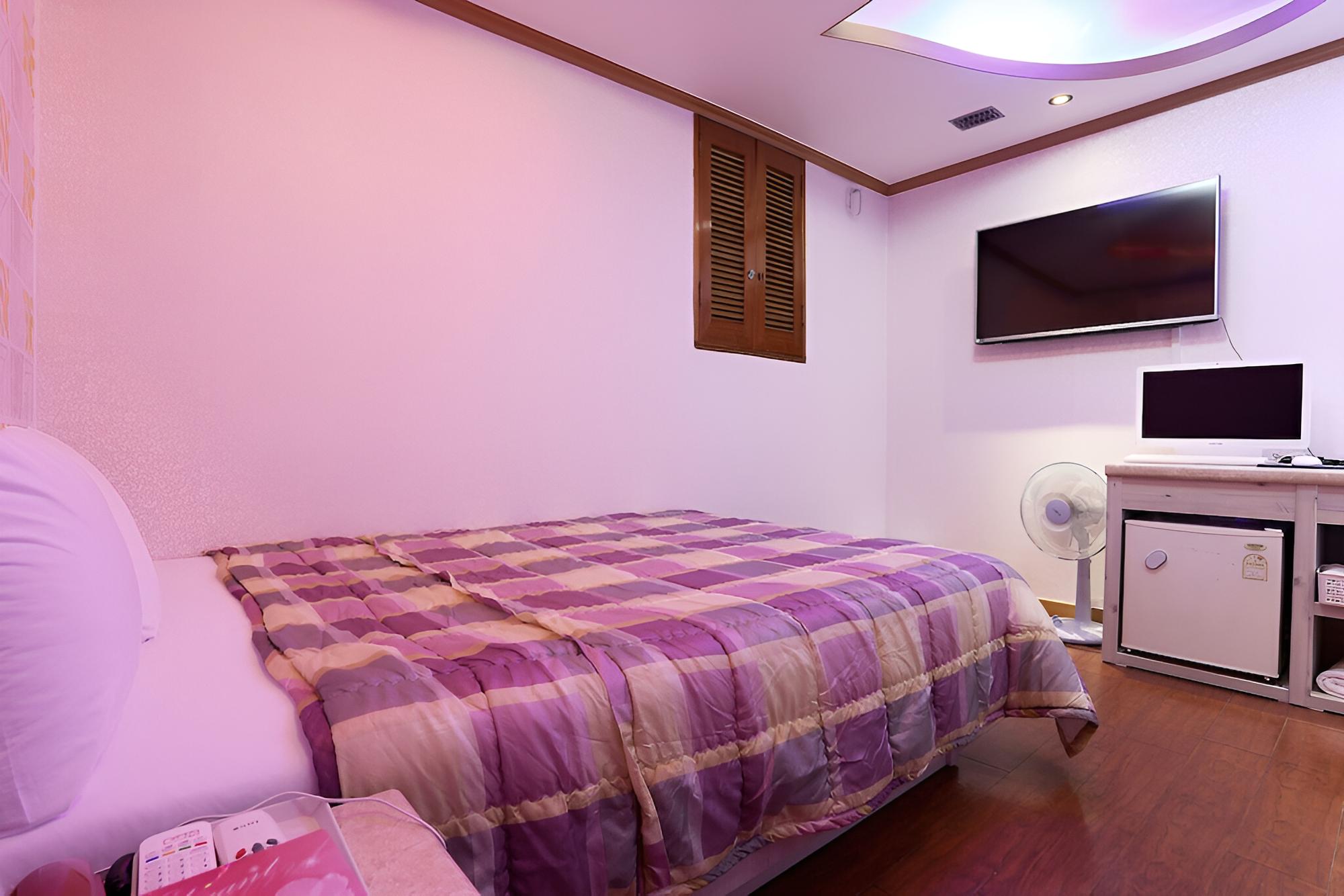 Room (Standard (double room)) - Photo 7