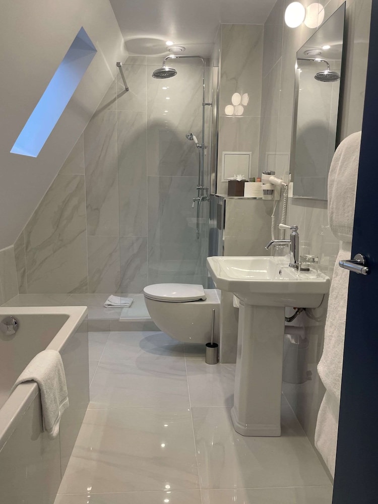 Le Pergolèse Paris Champs Elysées bathroom photo