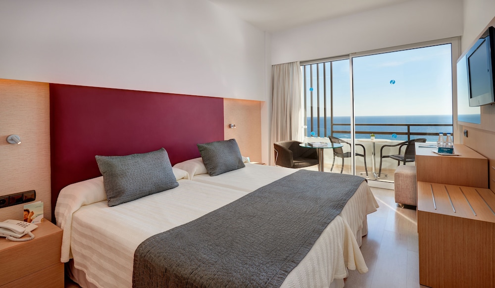 Double Room with One Double Bed, 2 Adults Occupancy and Balcony (Non Smoking)