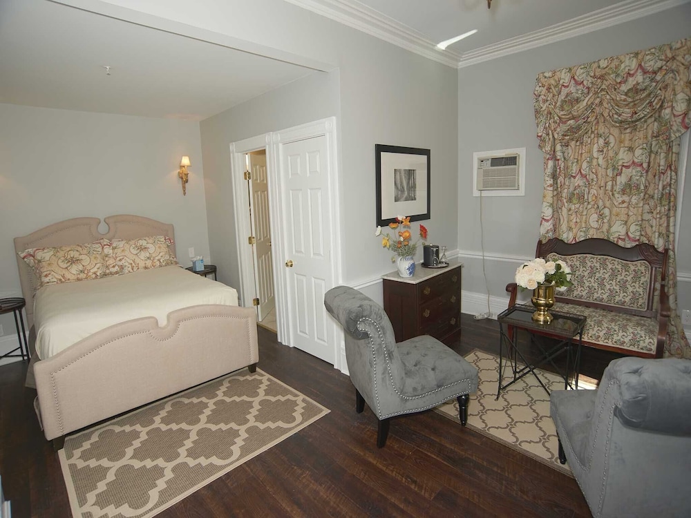 Standard Double Room, Ensuite (The Manor 110 Junior Suit)