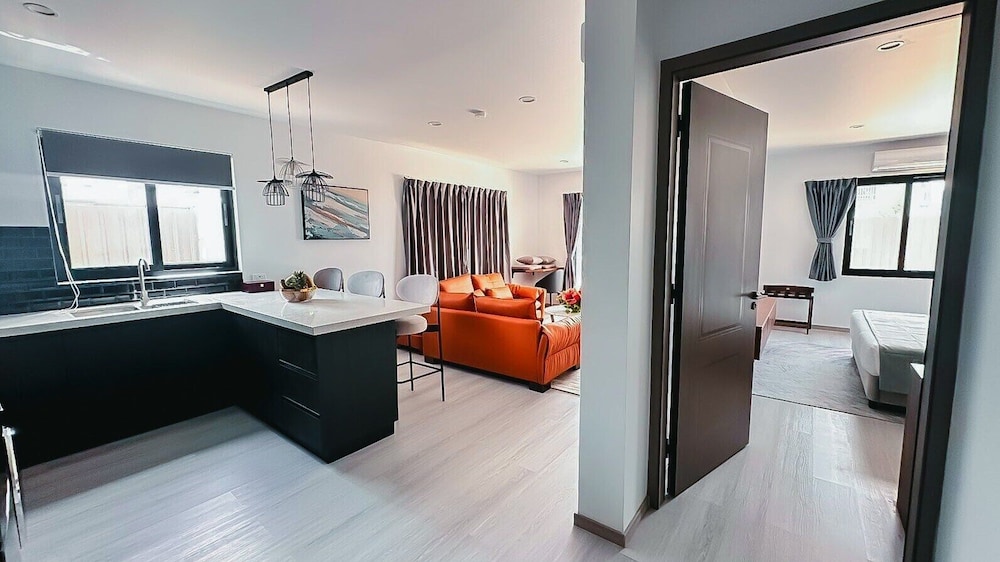 Executive Suite, 1 Bedroom, Balcony, Courtyard View photo 7