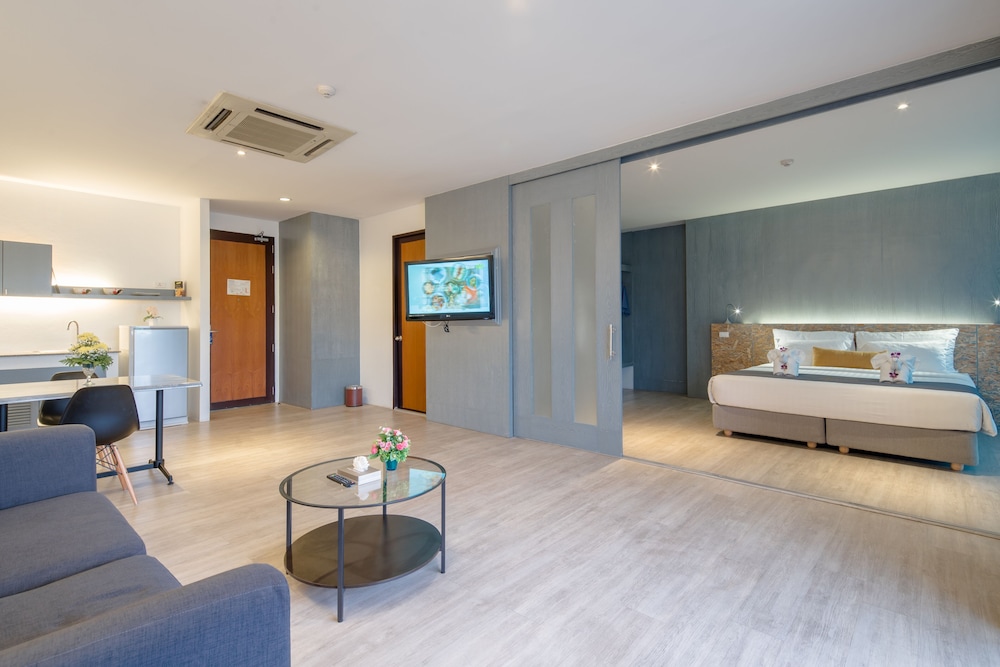 DARA Suite with Balcony - Photo 4