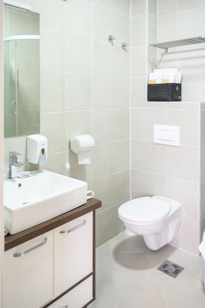 Basic Double or Twin Room photo 2