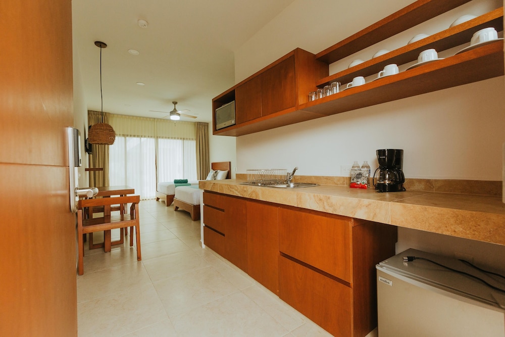 Classic Quadruple Room, Private Bathroom - Photo 9