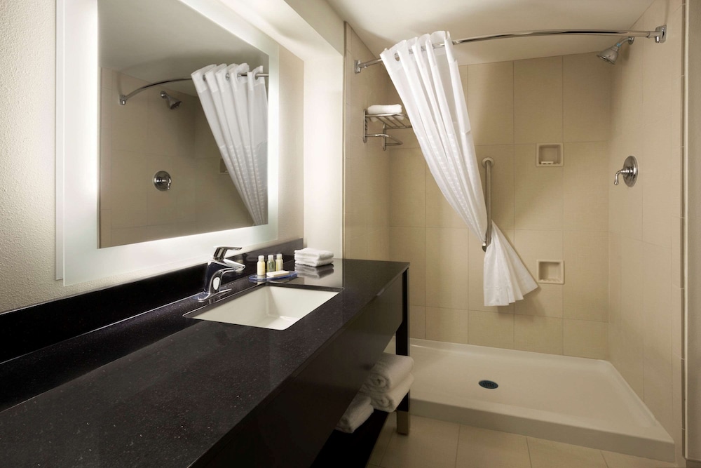 Junior Suite, 1 King Bed with Sofa bed, Non Smoking photo 3