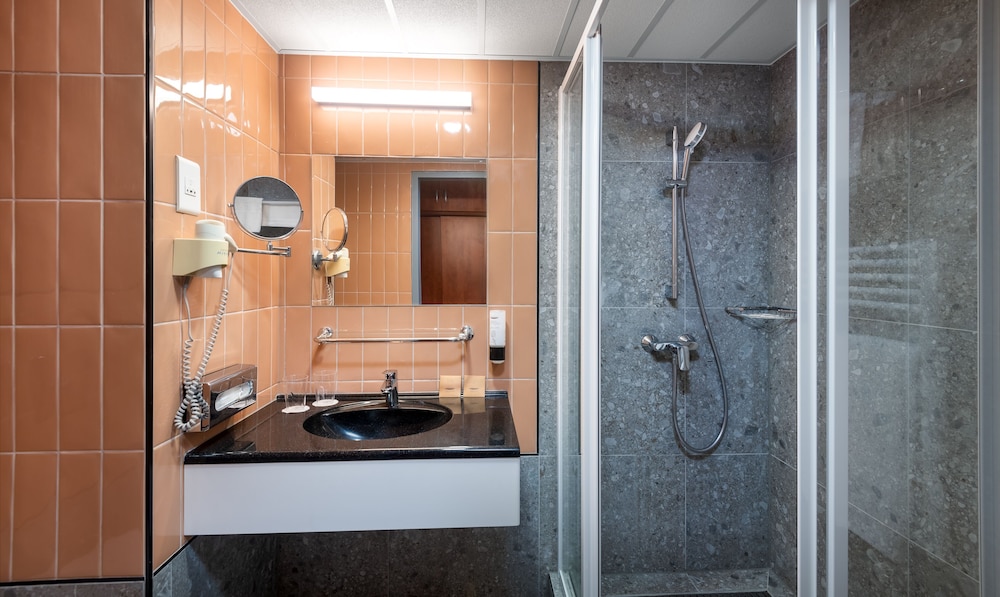 Superior Triple Room, Non Smoking (West wing) photo 2