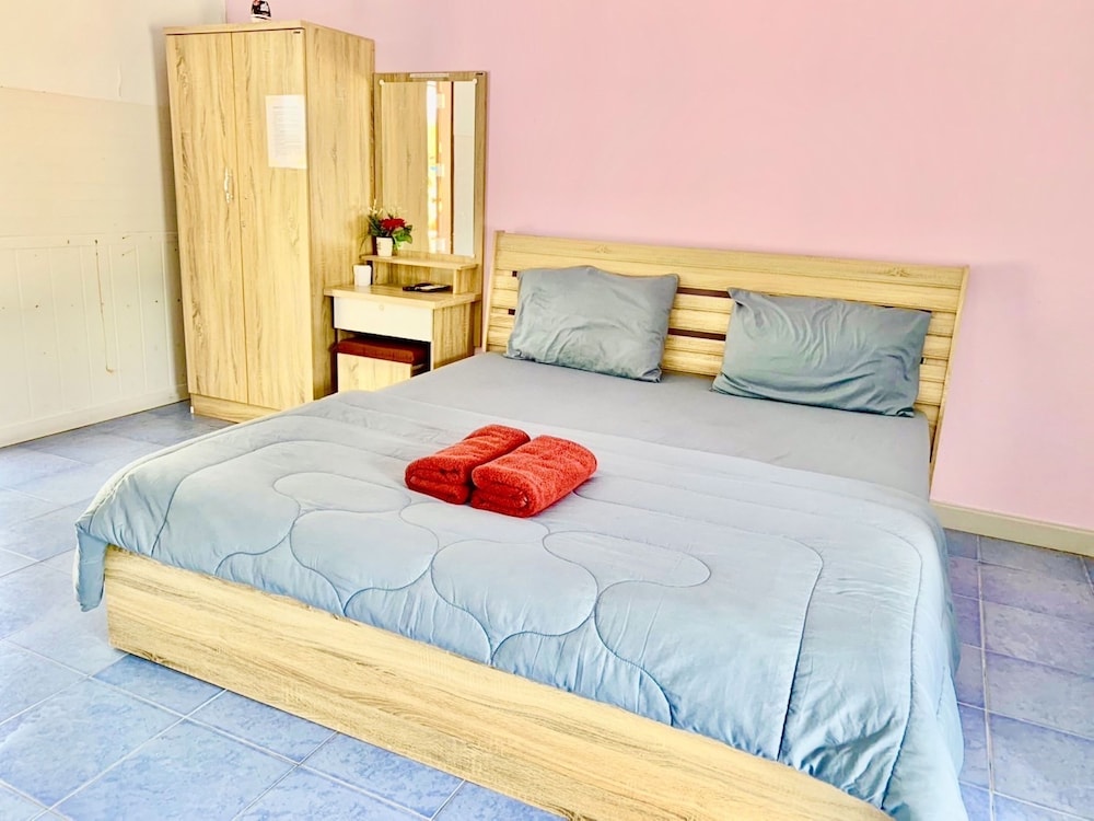 Deluxe Double Room - Photo 9