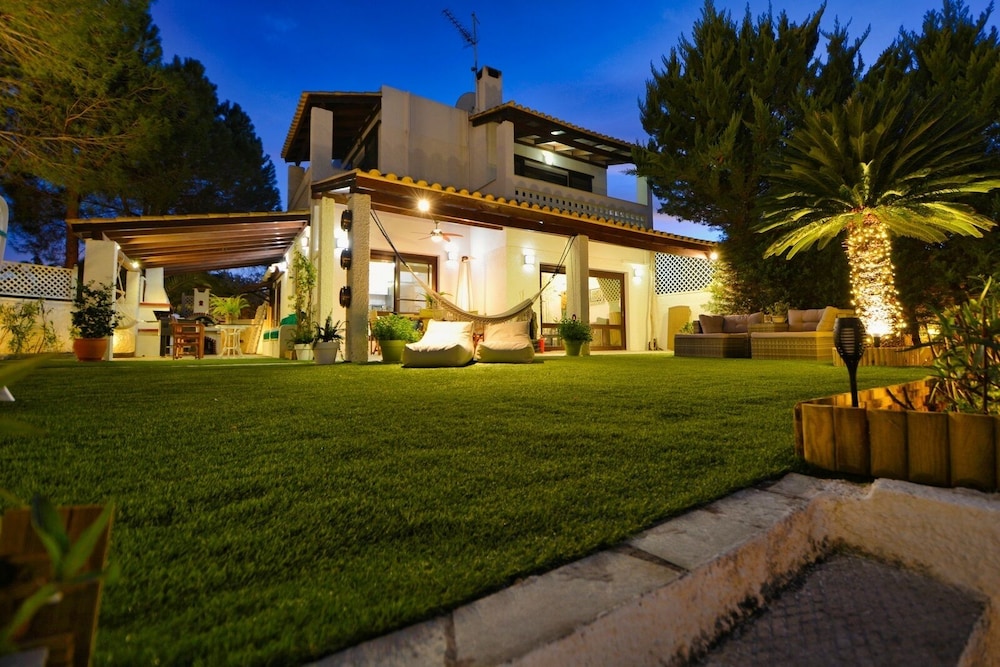 Villa photo 1